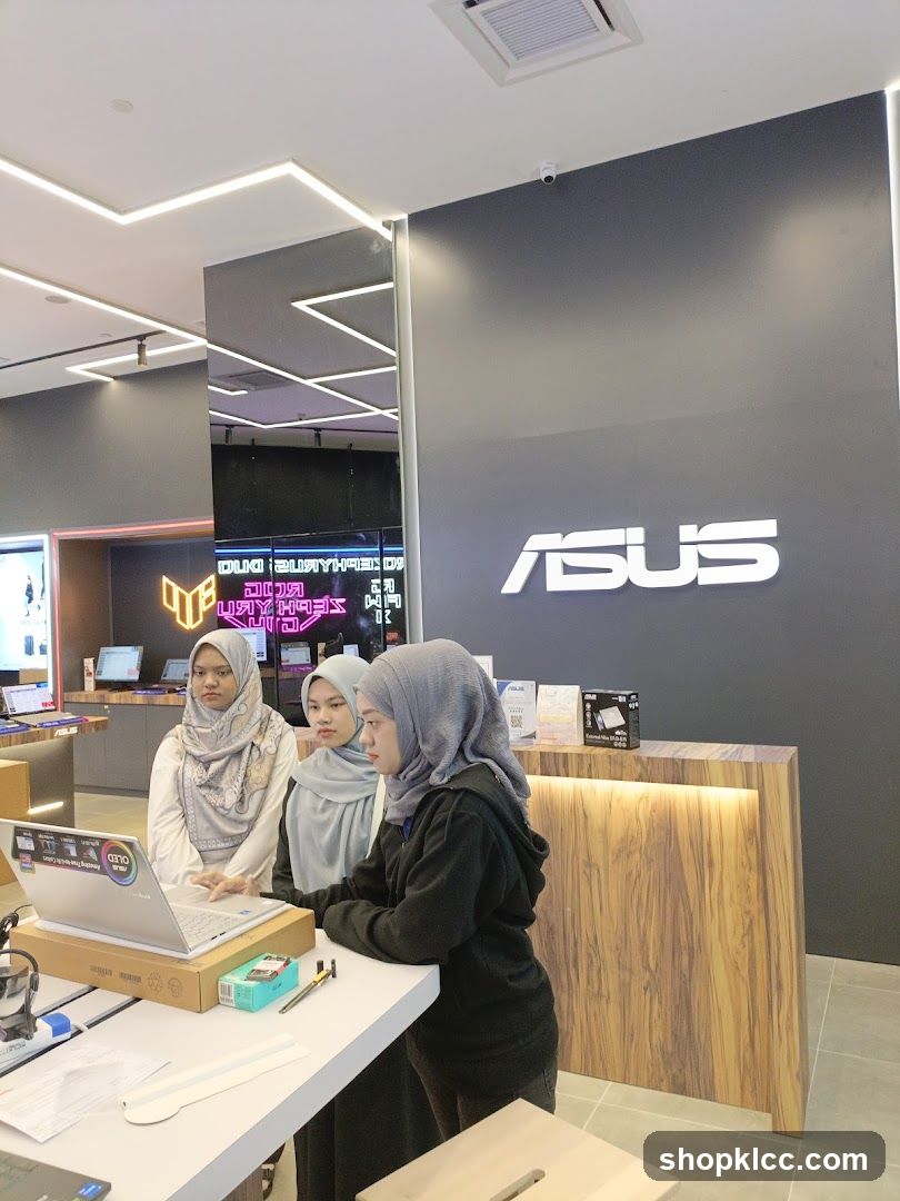 ASUS Store Interior