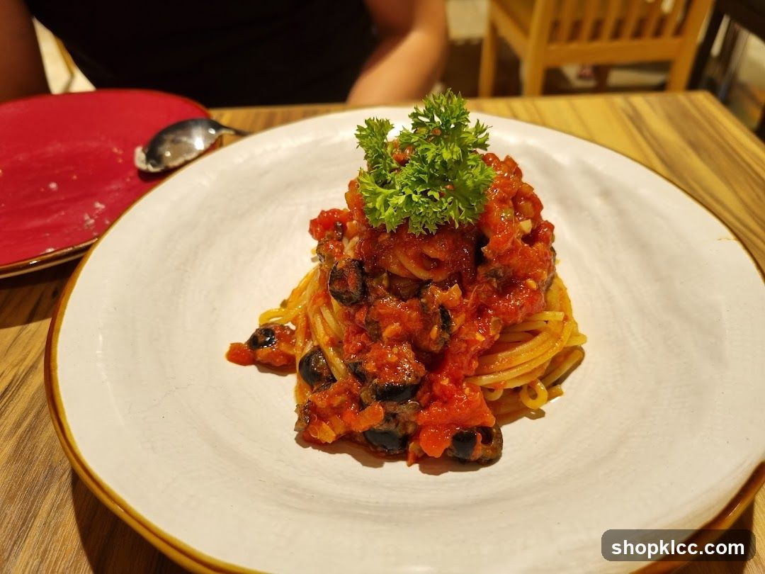 Spaghetti with Tomato and Olive Sauce