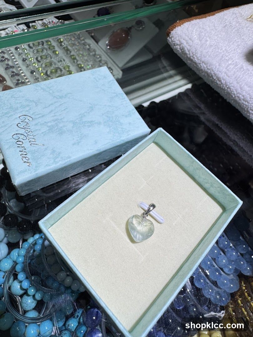 Heart-shaped pendant in a gift box