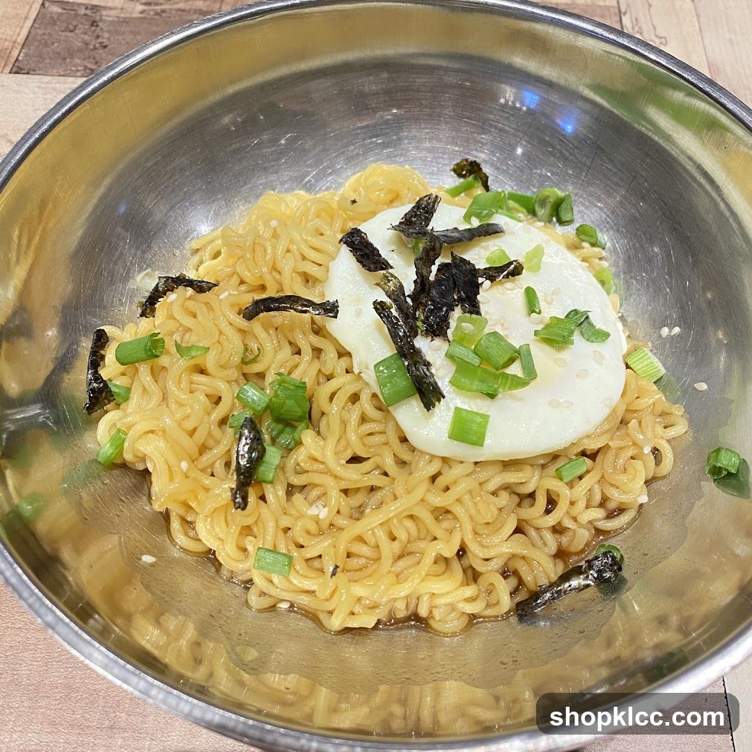 Noodle Dish with Egg and Seaweed