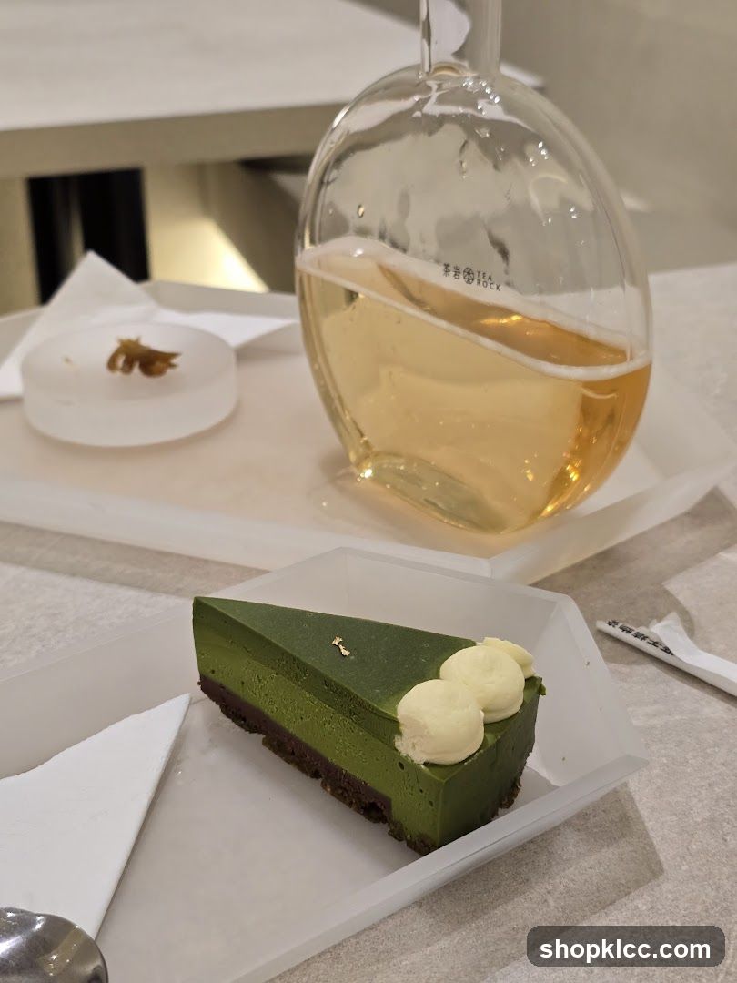 Matcha cake and tea