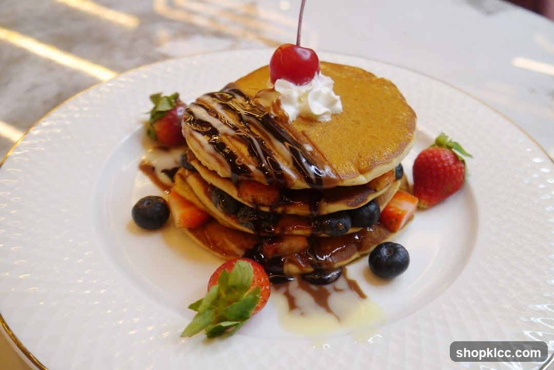 Pancakes with Berries and Chocolate Drizzle