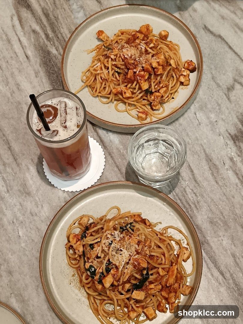 Spaghetti with Chicken and Sauce