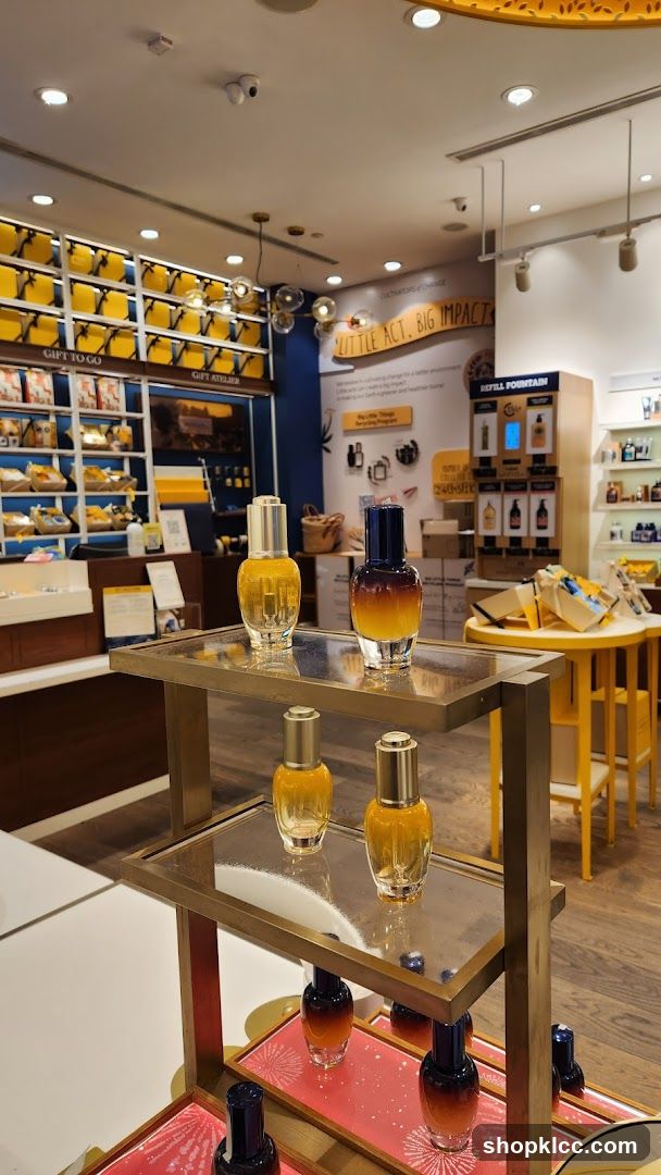 Cosmetic Store Display