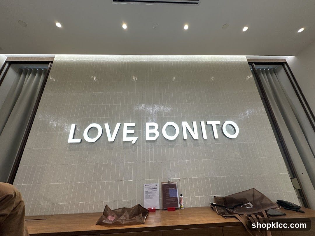 Love, Bonito Signage
