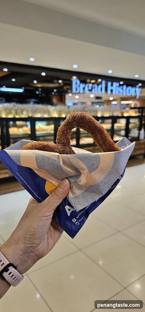 Cinnamon Sugar Pretzel