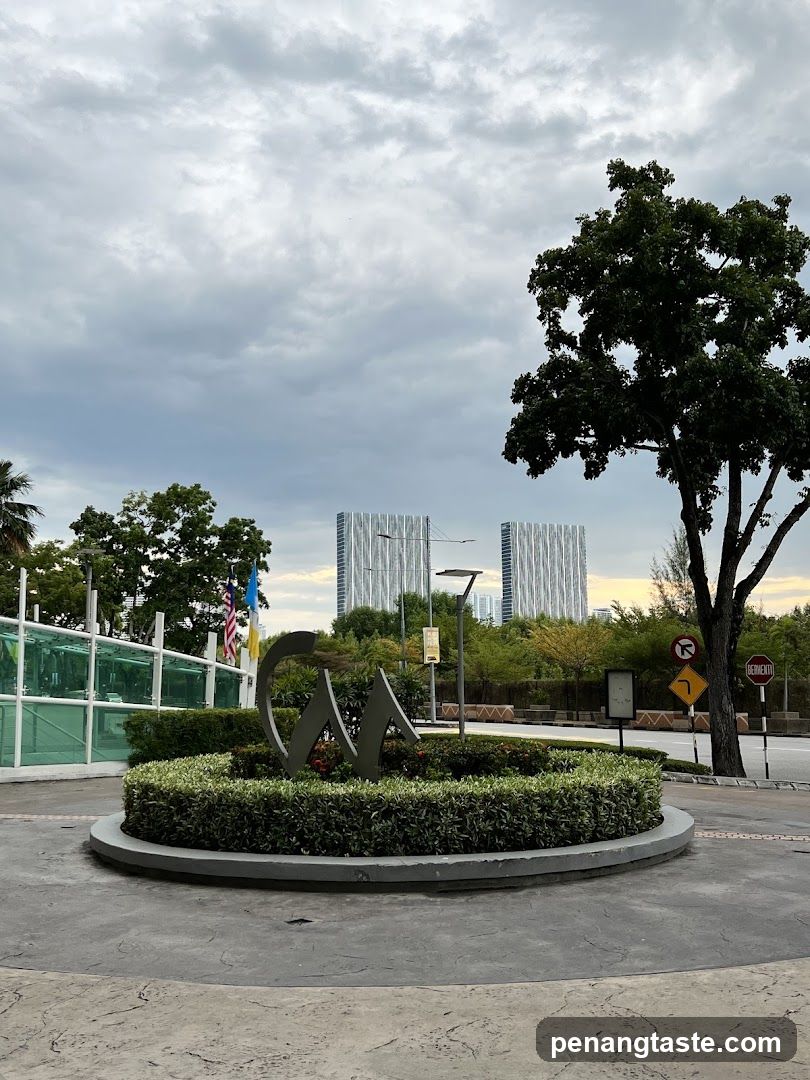 Modern Sculpture and Buildings