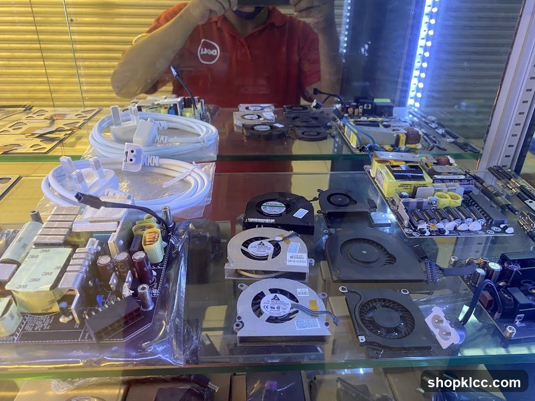 Electronics parts display case
