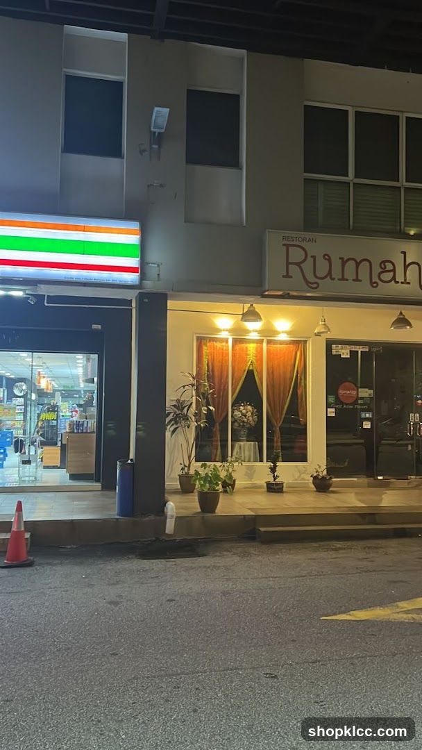 7-Eleven and Rumah Restoran Facade