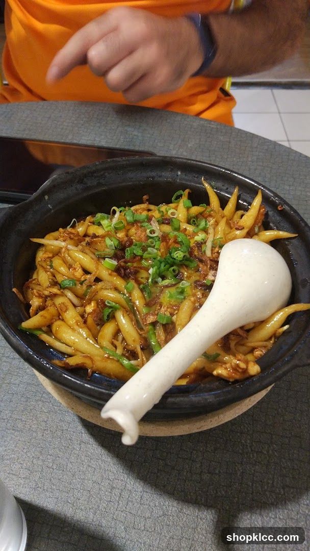 Sizzling Claypot Noodles