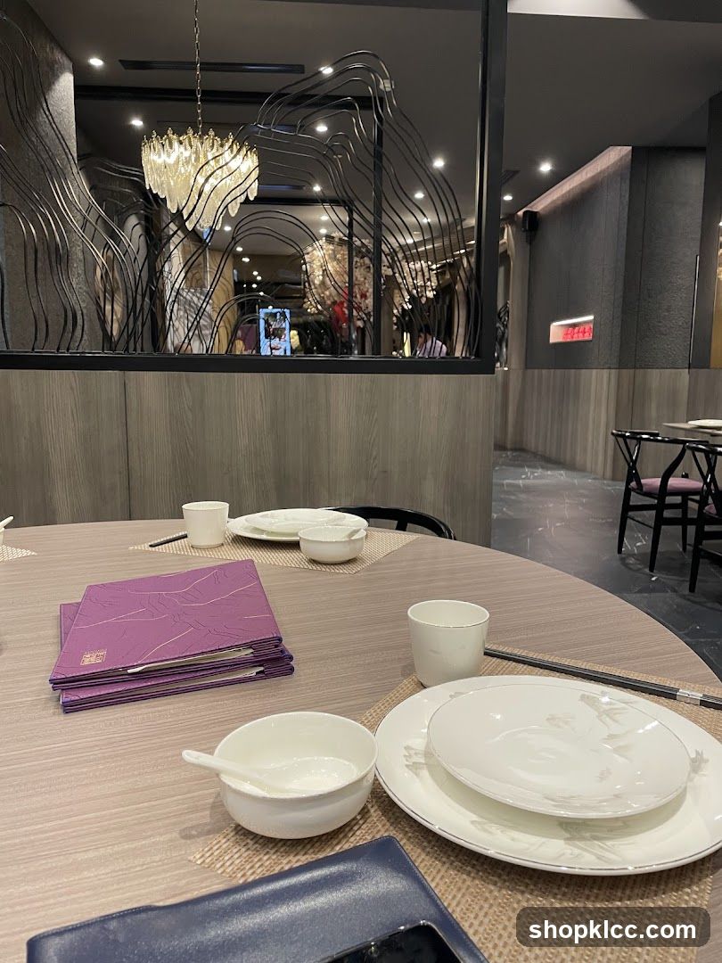 Restaurant Dining Table Setting
