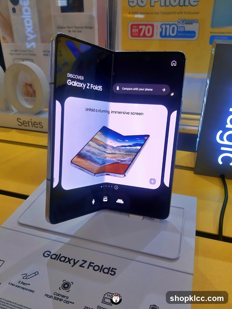 Samsung Galaxy Z Fold5 Display
