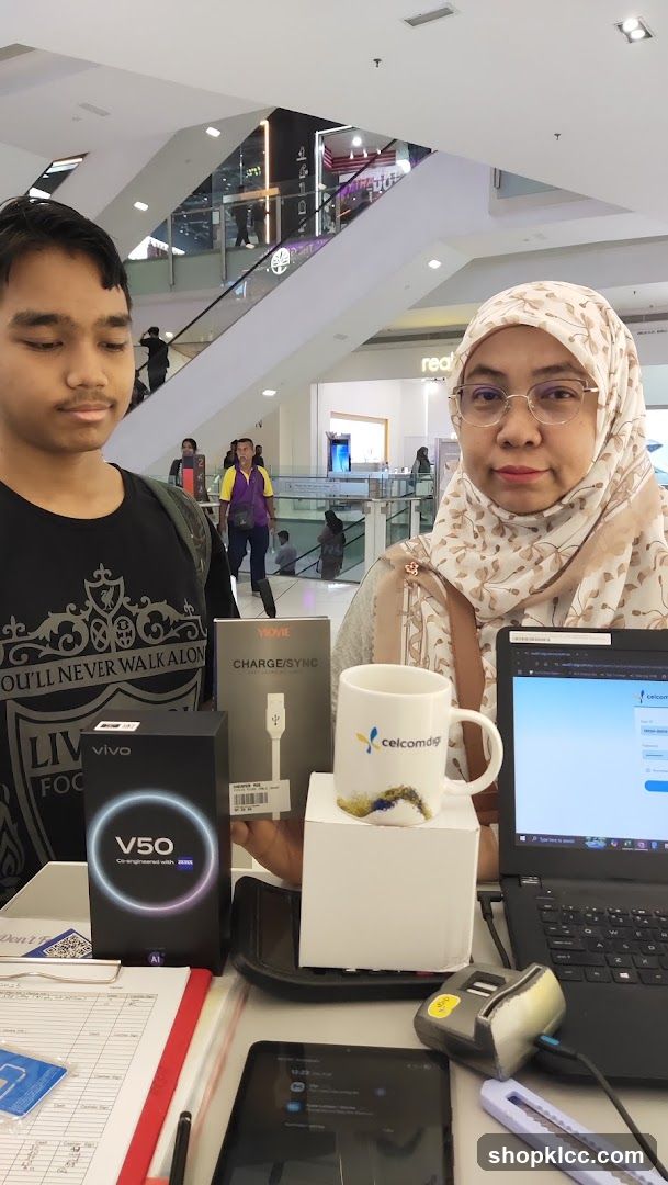 People with Vivo V50 phone box and Celcom mug