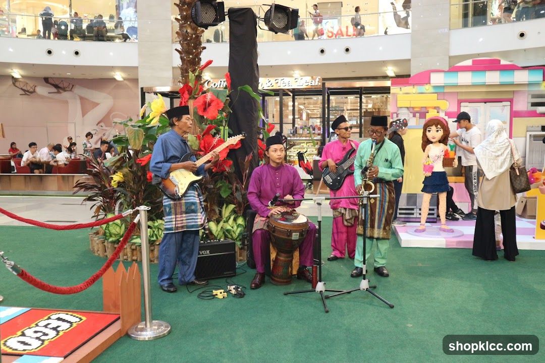 Live Music Performance in a Mall