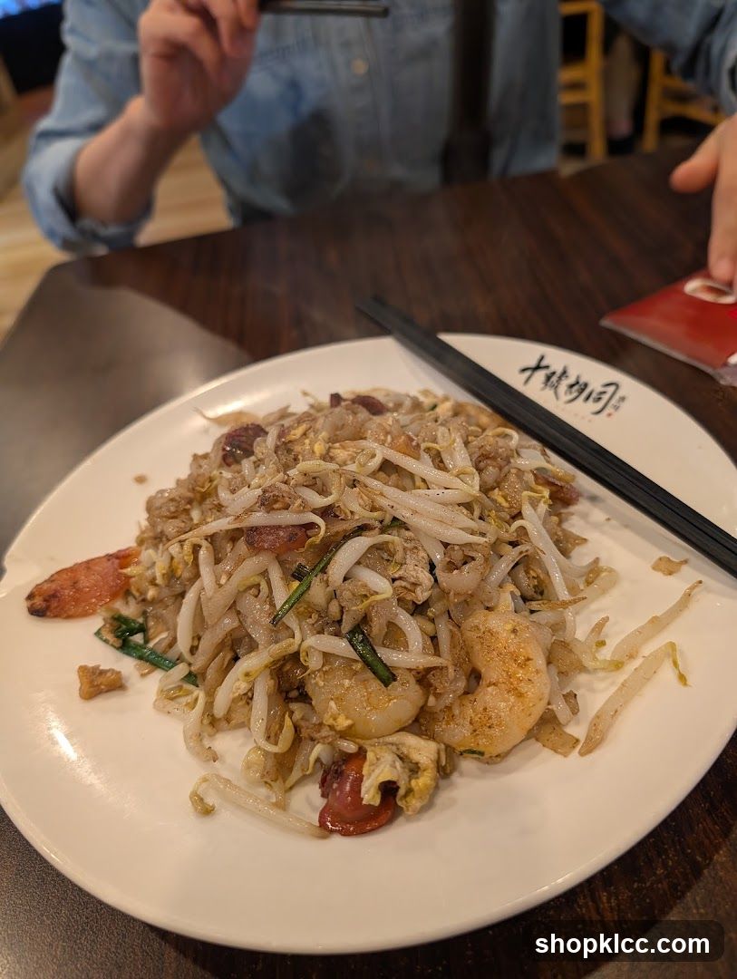 Stir-fried Noodles with Shrimp and Bean Sprouts