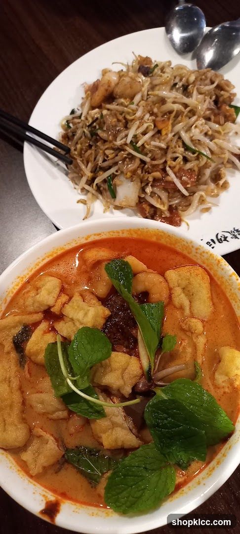 Curry Laksa and Stir-Fried Noodles
