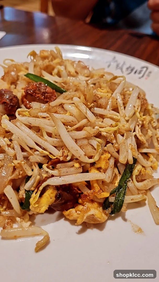 Stir-fried Noodles with Bean Sprouts