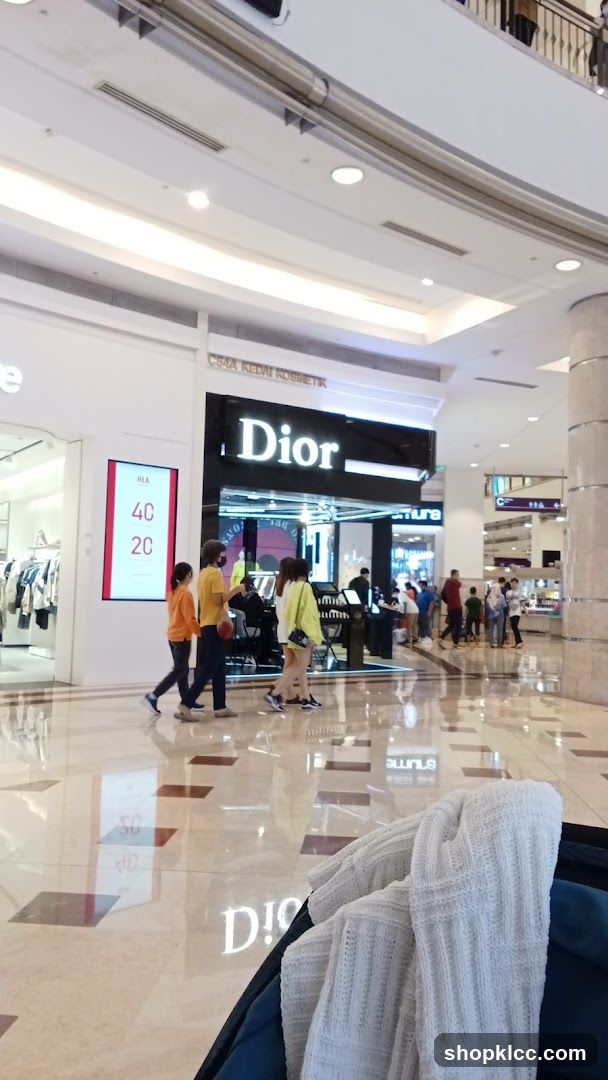 Dior Storefront