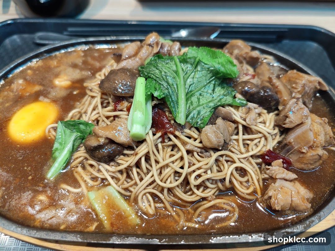 Sizzling Noodles with Chicken and Egg