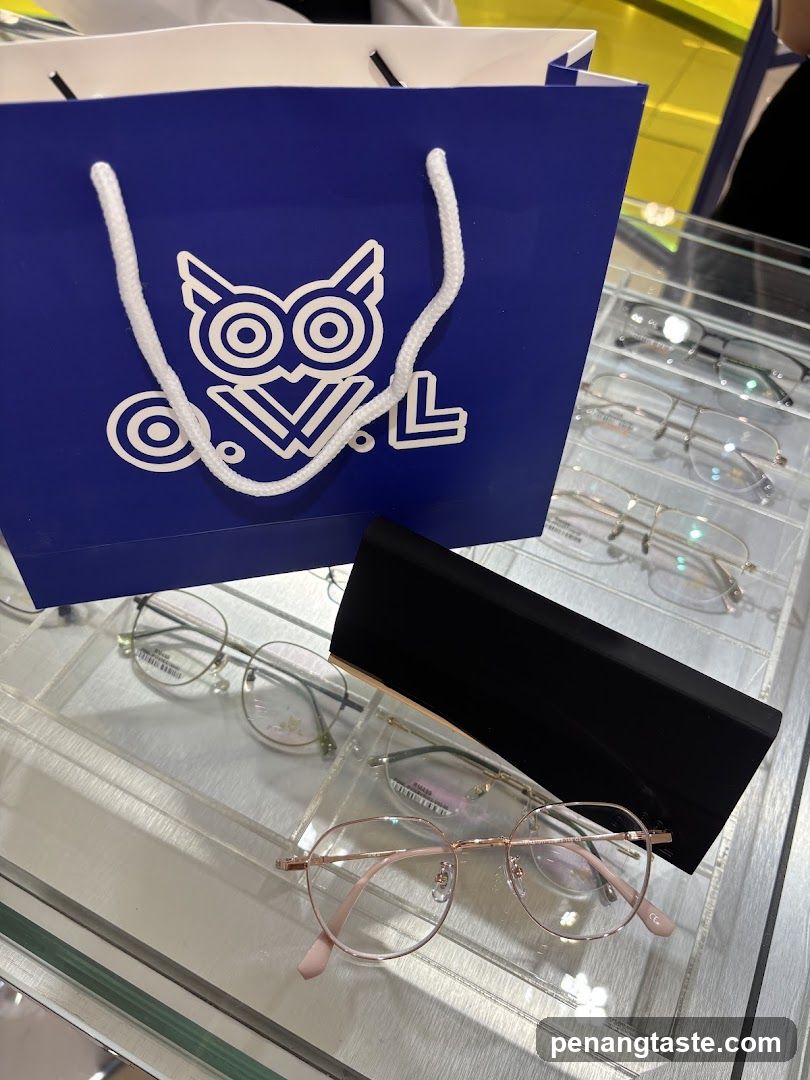 Eyeglasses Display