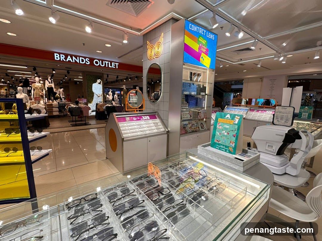 Eyewear Store Display
