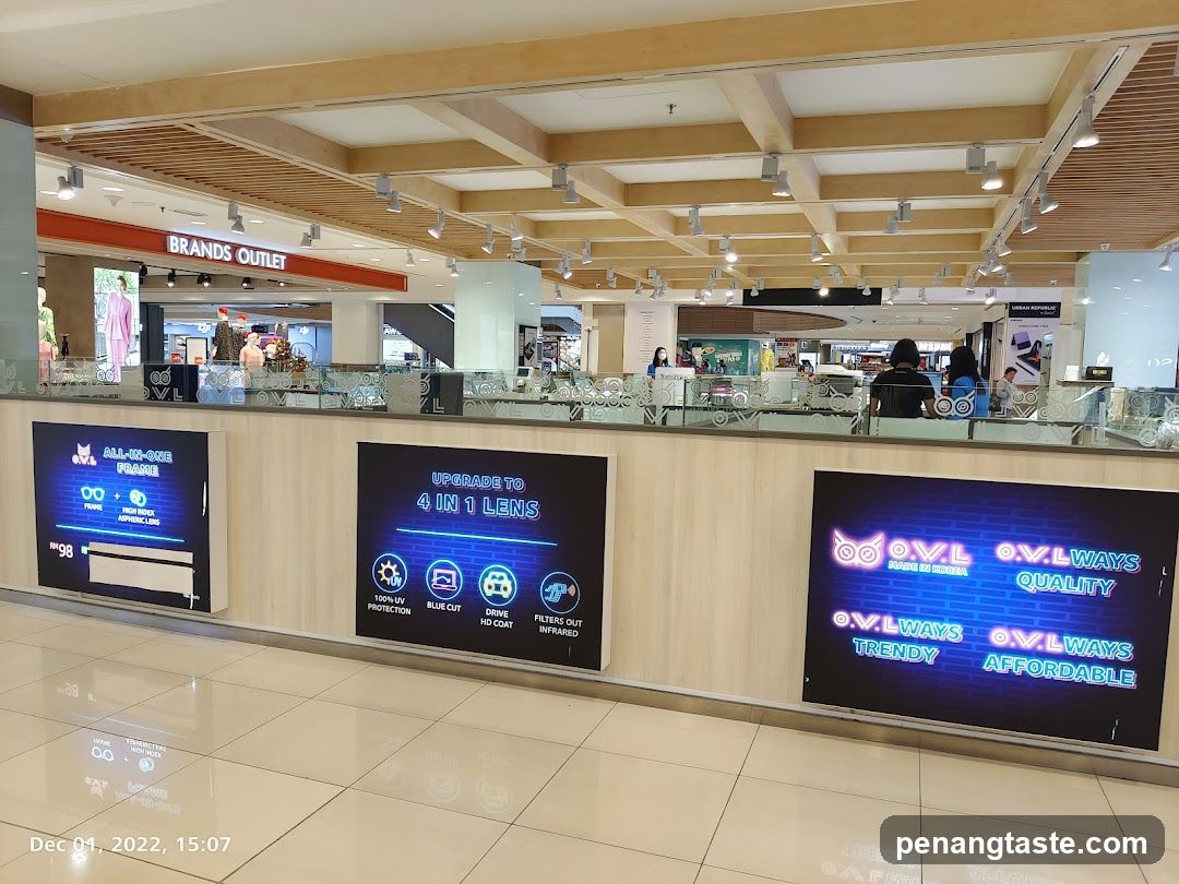 Eyewear Store Display
