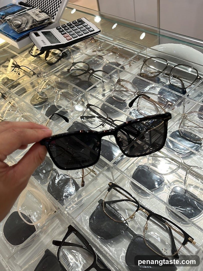 Eyeglasses Display