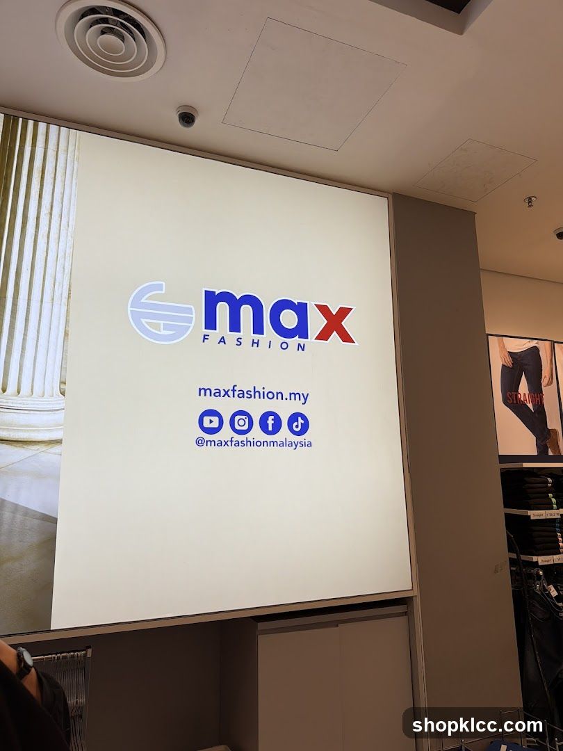 Max Fashion Store Interior Display