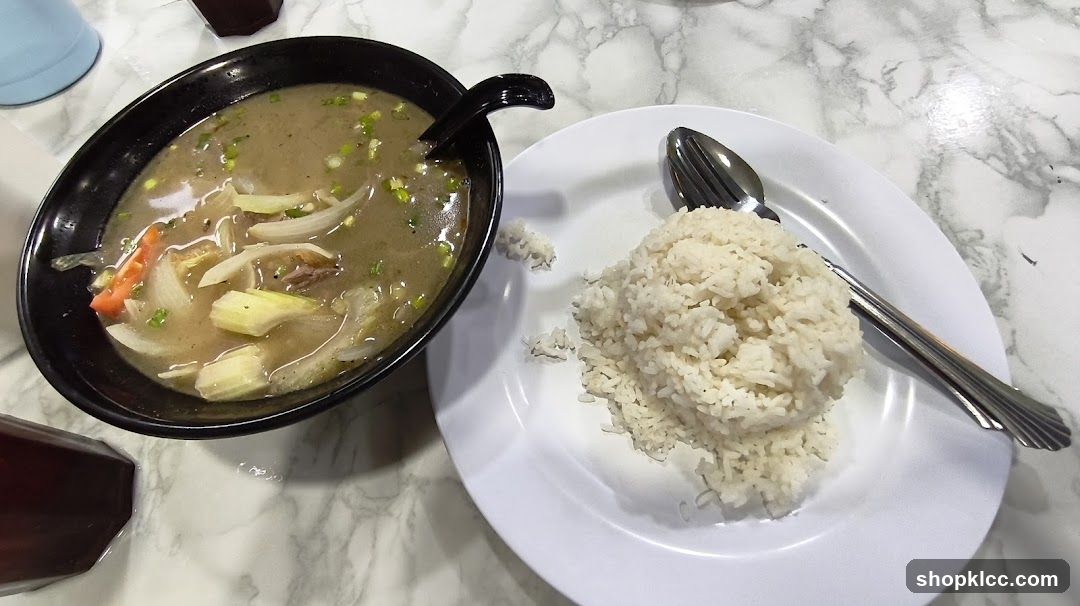 Thailand-style soup and rice meal