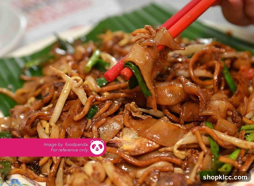 Stir-fried noodles with vegetables and meat