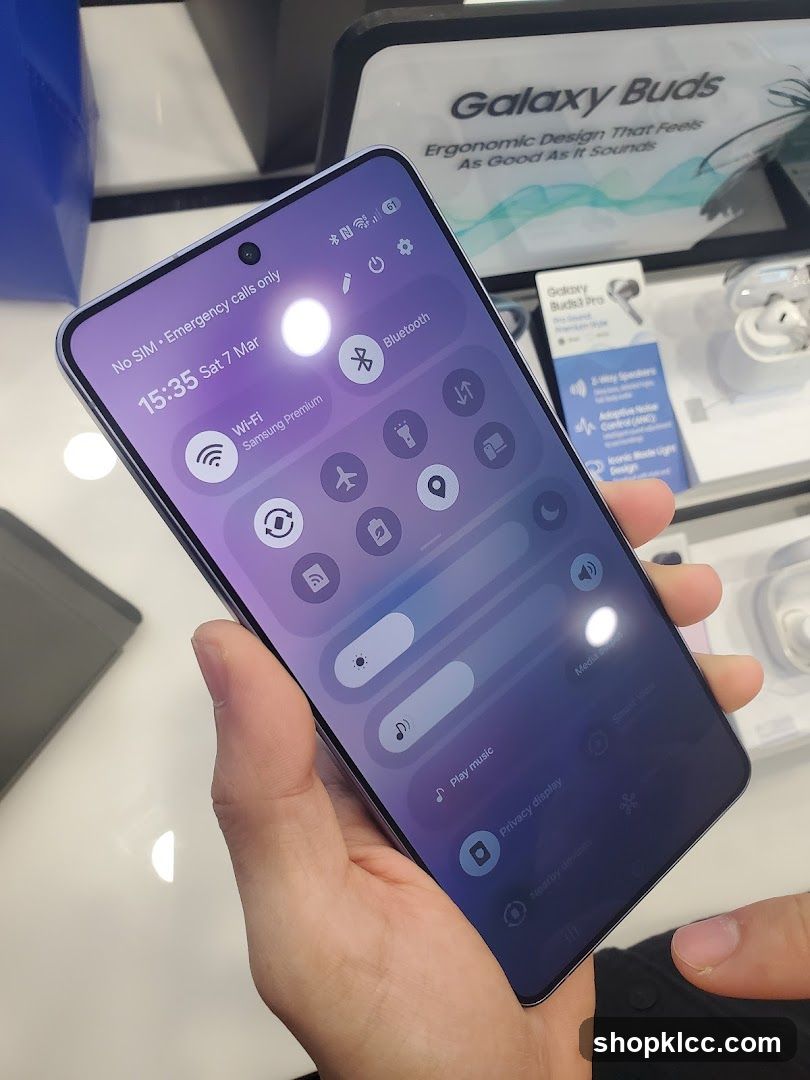 Smartphone with Galaxy Buds display