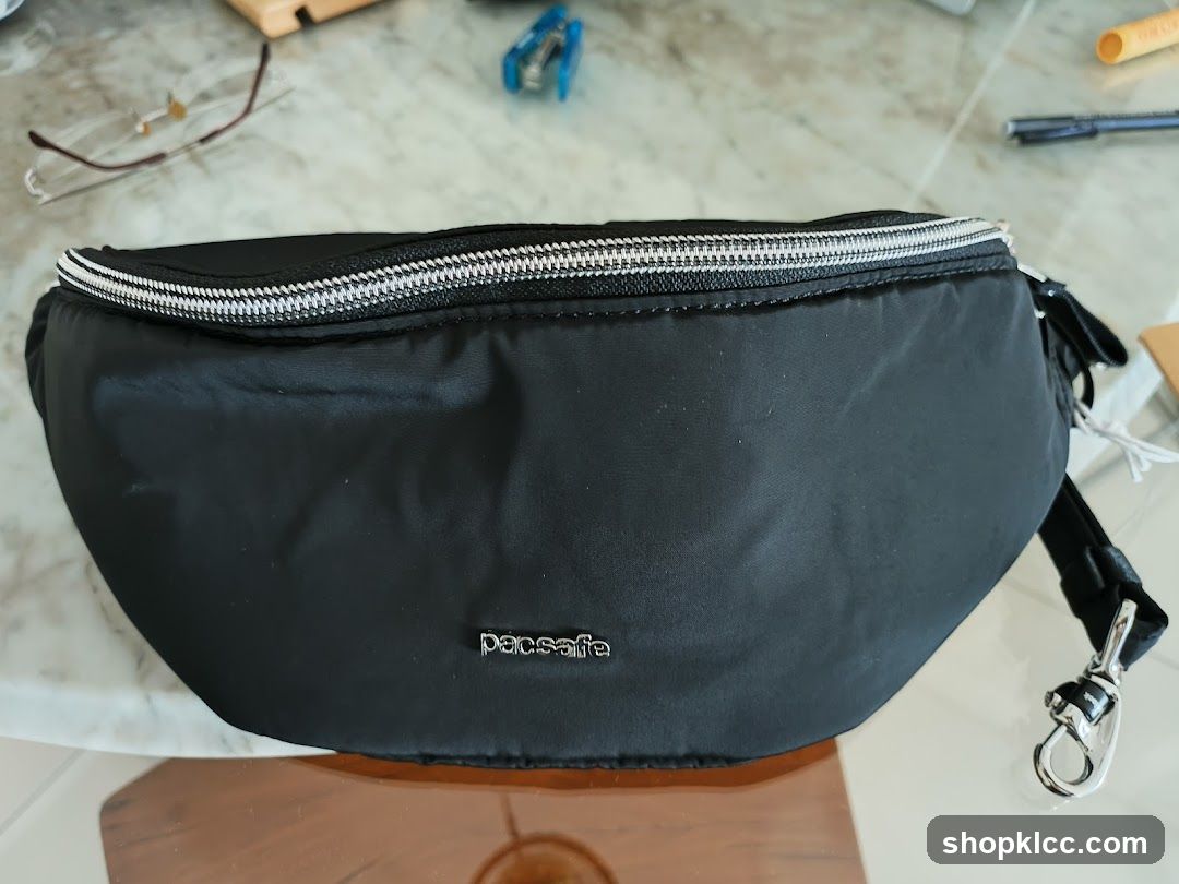 Black fanny pack
