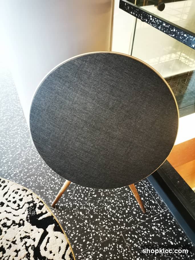 Round Speaker on Wooden Legs
