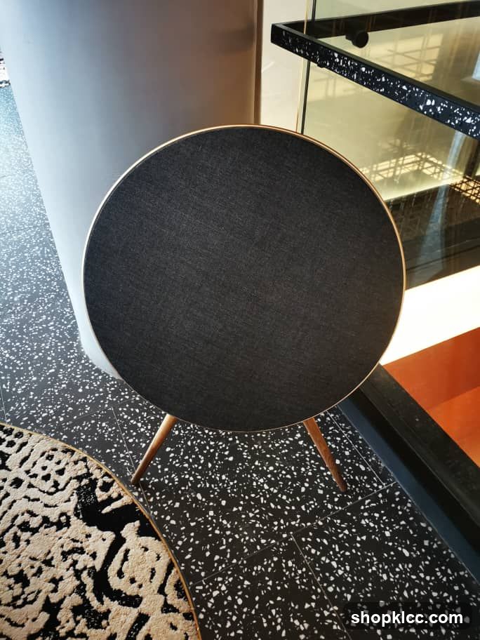 Round Speaker on Stand