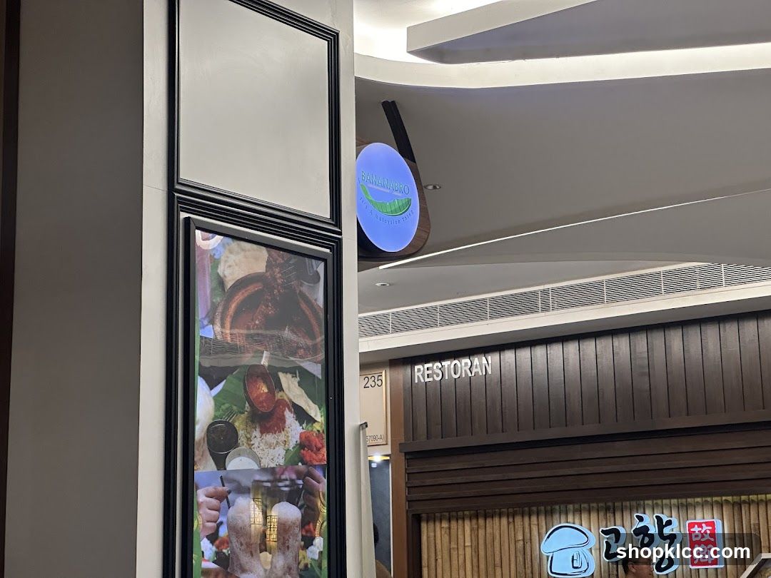 Restaurant Signage and Food Display