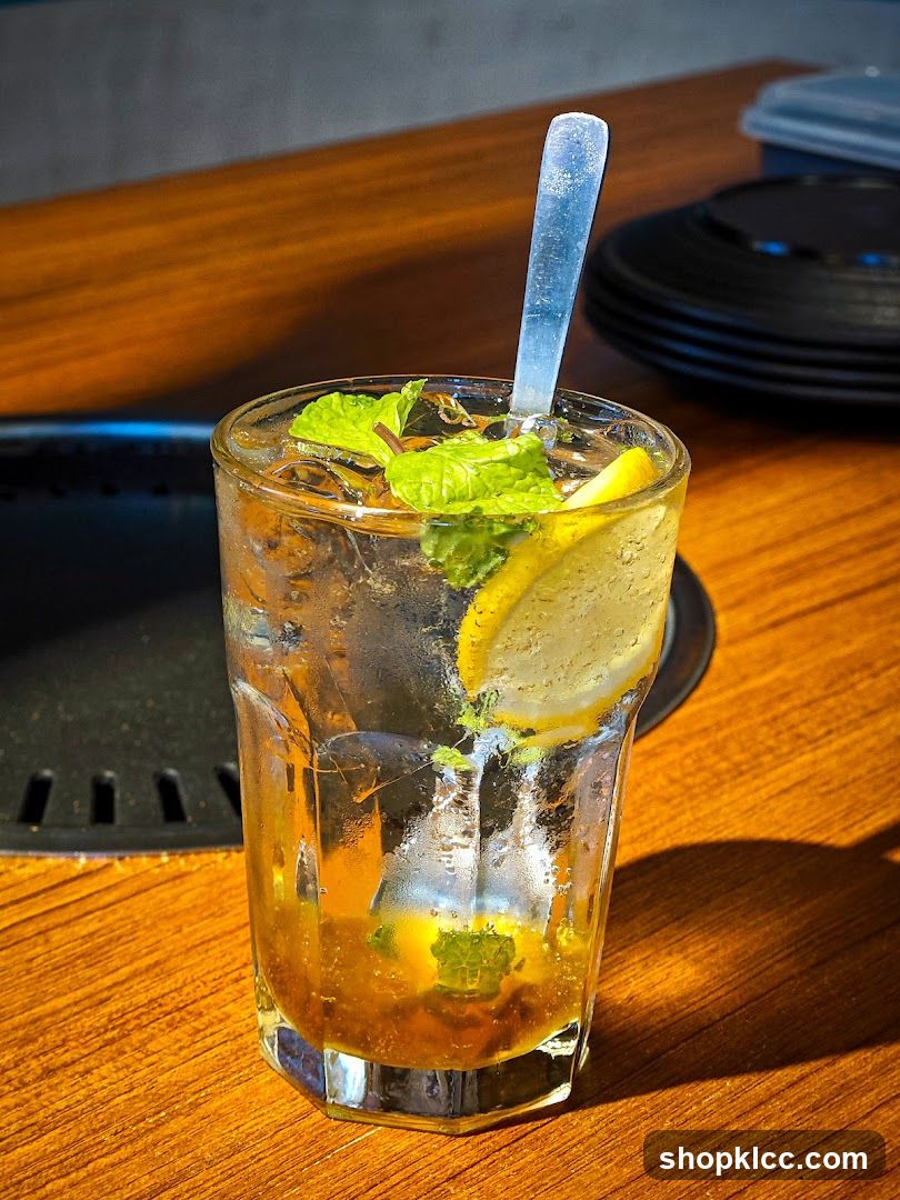 Refreshing Drink with Mint and Lemon