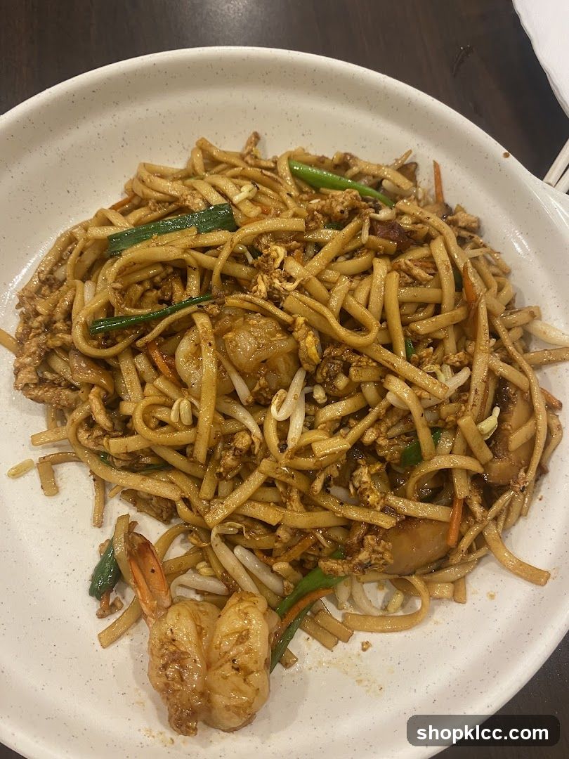 Stir-fried Noodles with Shrimp and Vegetables
