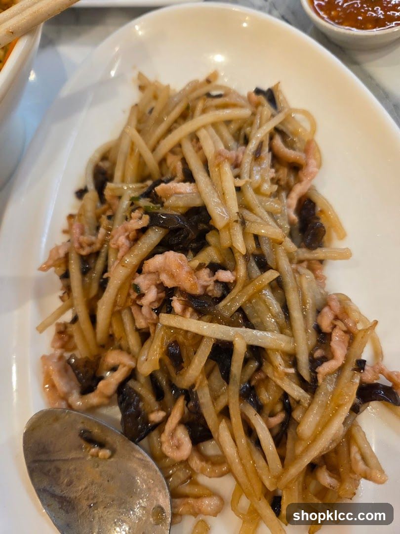 Stir-fried shredded vegetables with meat