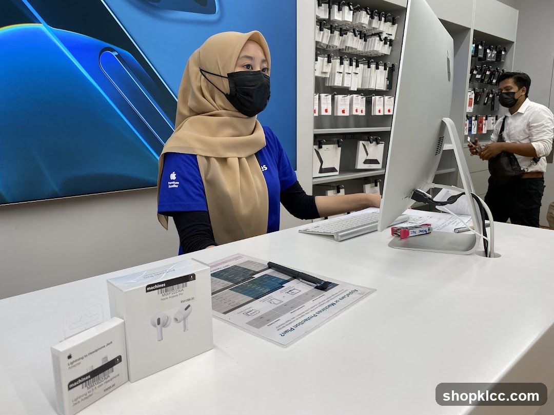 Apple Store Counter