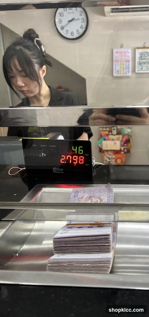Cash Counting Machine at Counter