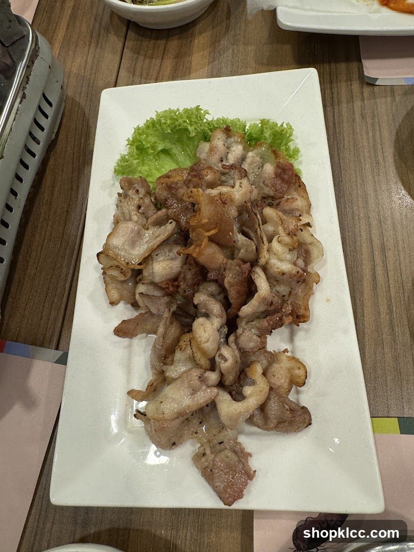 Grilled Pork Slices with Lettuce Garnish