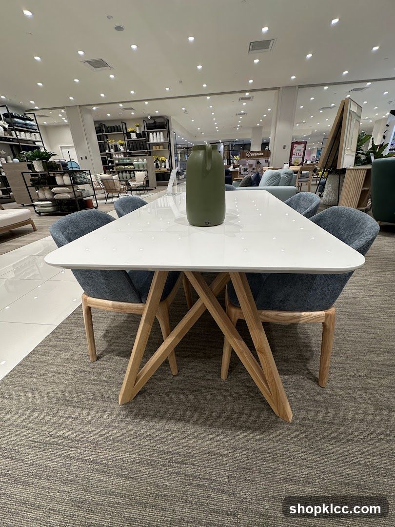 Dining Set Display