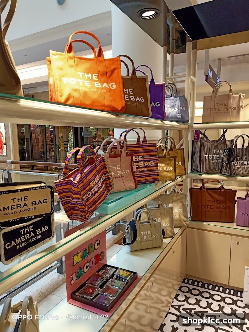 Marc Jacobs Tote Bags and Accessories Display