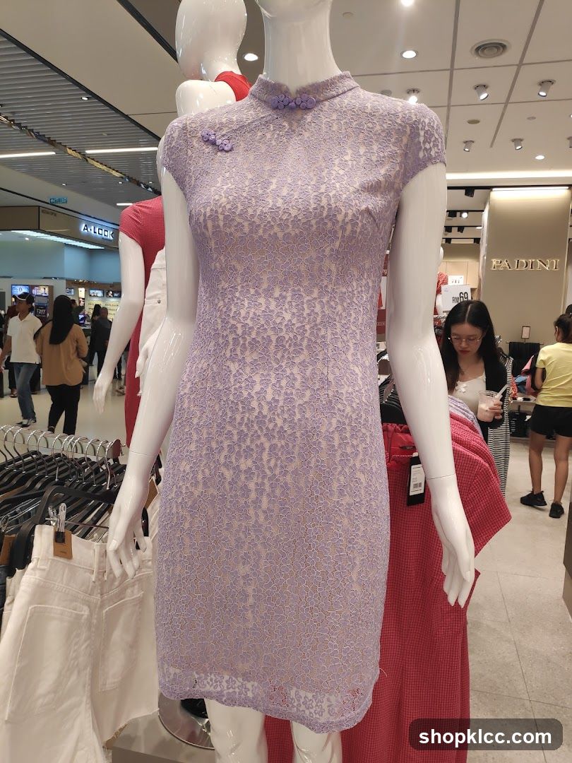Mannequins in a store