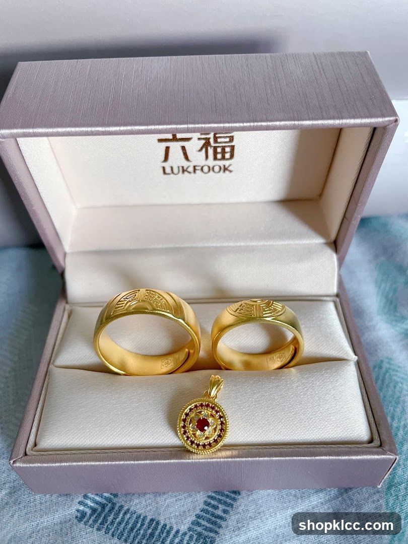 Lukfook Jewelry Box with Rings and Pendant