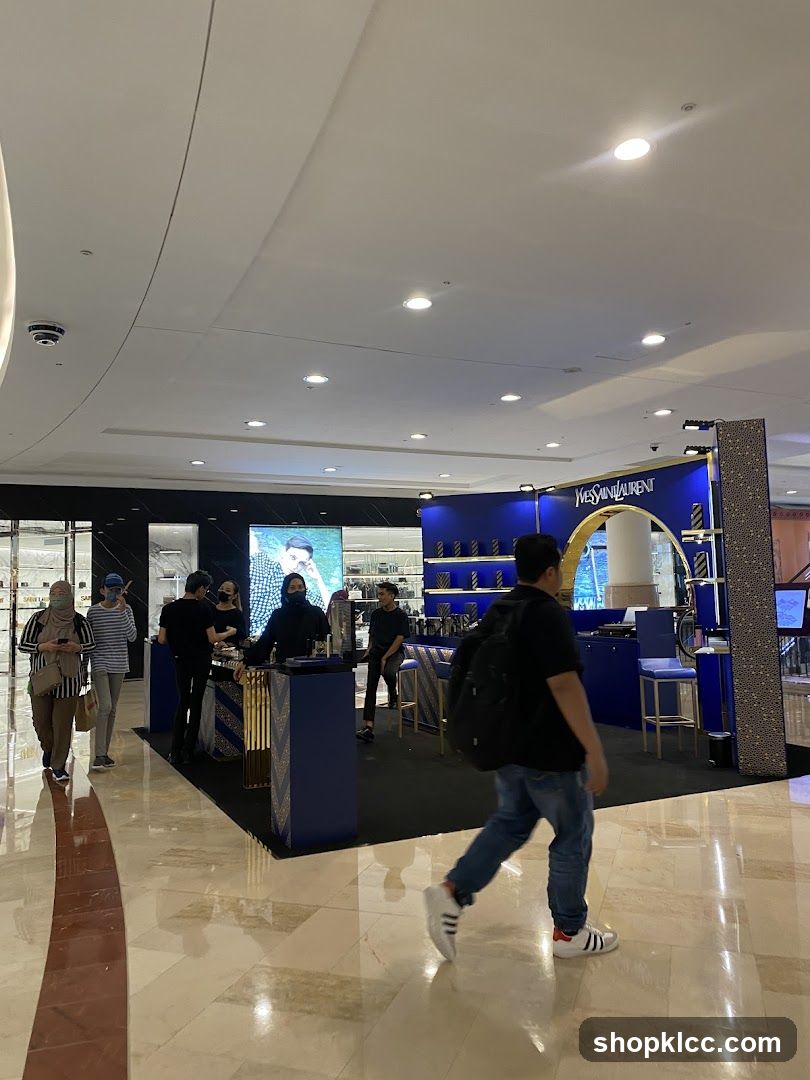 Yves Saint Laurent Pop-Up Store