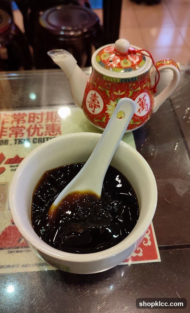 Dessert with Tea Set
