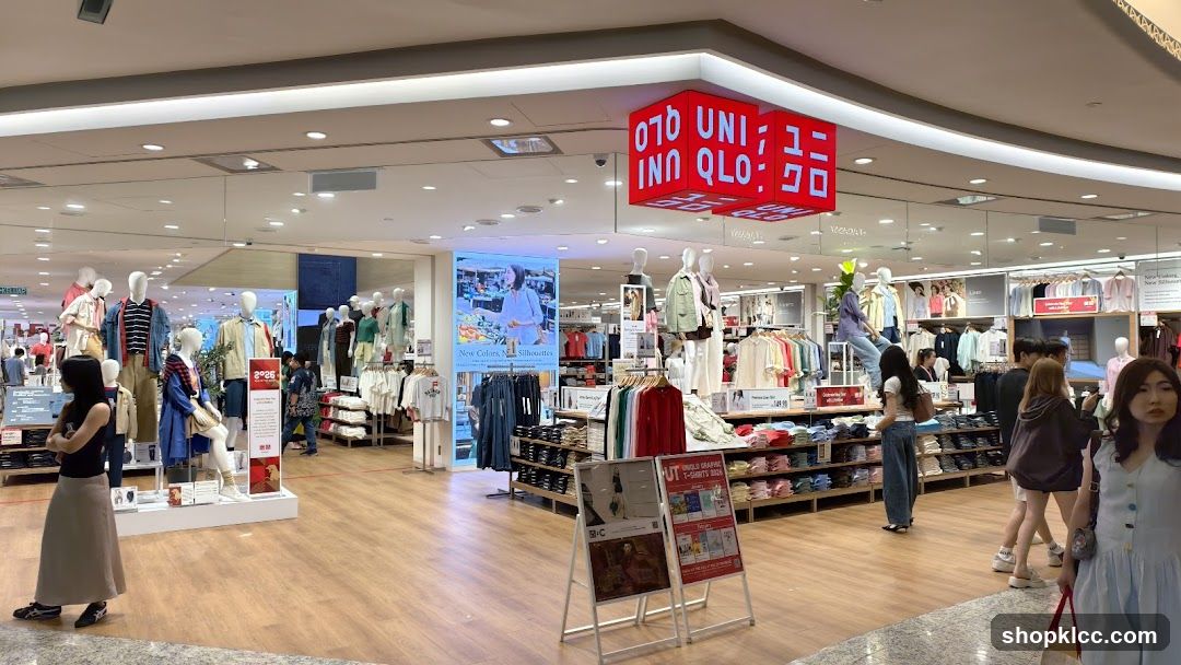Uniqlo Store Interior