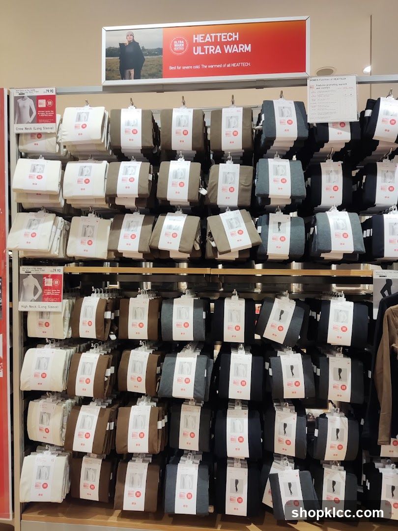 HEATTECH Ultra Warm Clothing Display