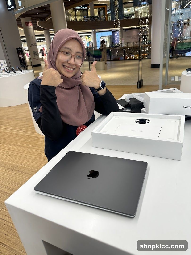 Happy customer with new MacBook Pro